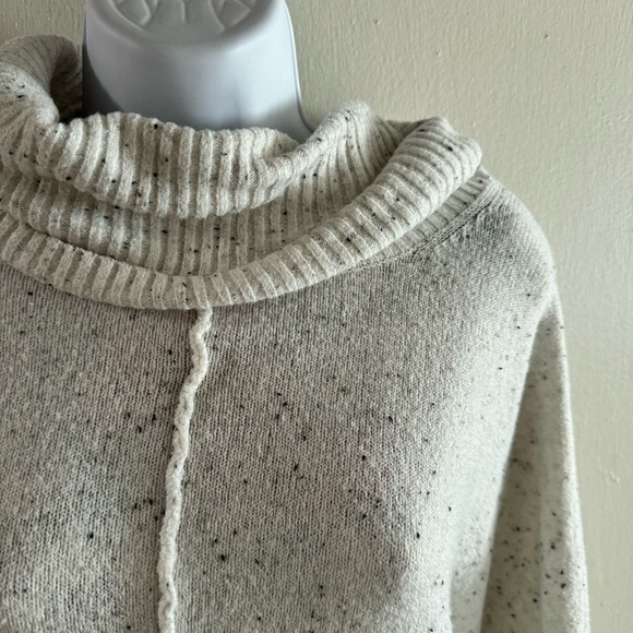 Time and Tru Speckled Cream Turtleneck Sweater - Picture 3 of 5